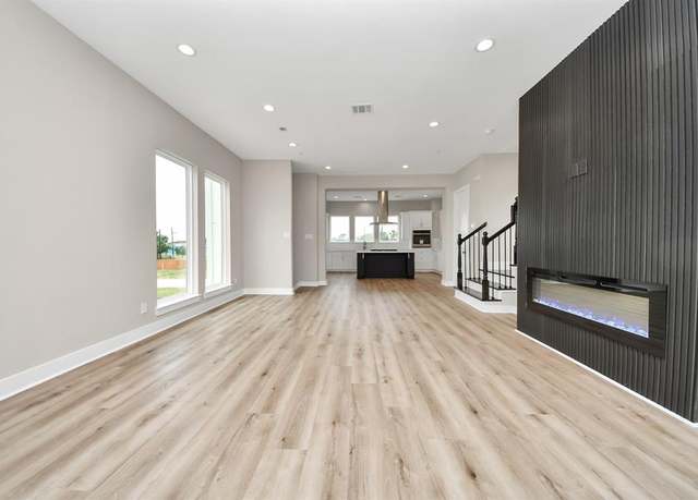 Property at 3913 Griggs Rd, Houston, TX 77021, 4 beds, 4.5 baths