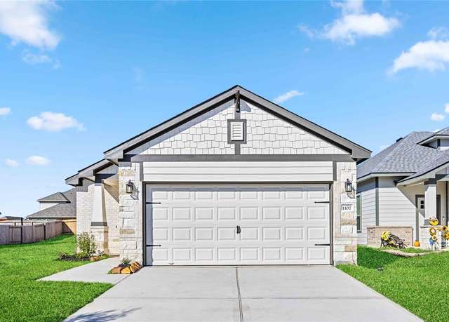Property at 14749 S Ascot Bend Cir, Conroe, TX 77306, 3 beds, 2 baths