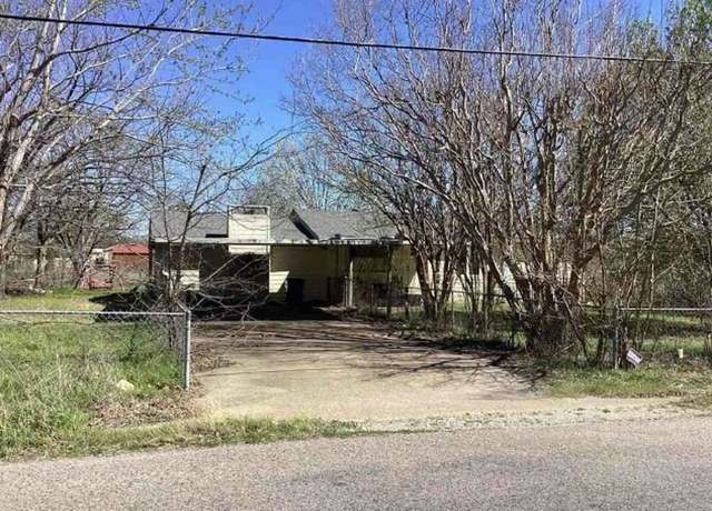 Property at 1210 Troy Rd, Wylie, TX 75098, 4 beds, 2 baths