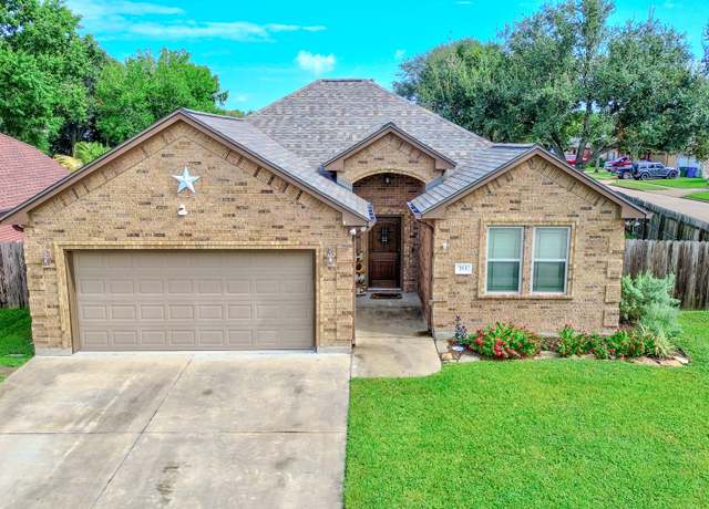Property at 713 Spanish Trce, Angleton, TX 77515, 3 beds, 2 baths