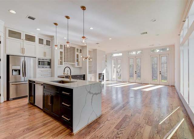 Property at 5239 Cornish St Unit B, Houston, TX 77007, 4 beds, 3.5 baths