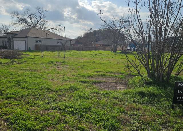 Property at 203 2nd And Bremond St, Hempstead, TX 77445
