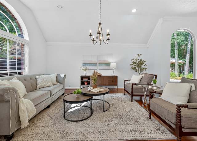Property at 26 Skyland Pl, The Woodlands, TX 77381, 3 beds, 2 baths