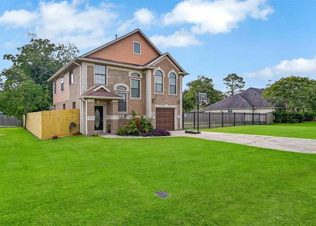 Property at 4114 Grand Blvd, Dickinson, TX 77539, 3 beds, 2.5 baths
