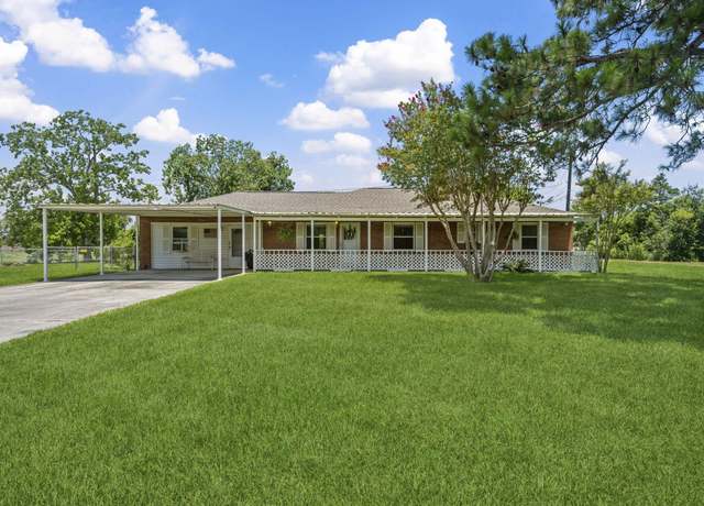 Property at 615 S Nugent St, La Porte, TX 77571, 3 beds, 3 baths