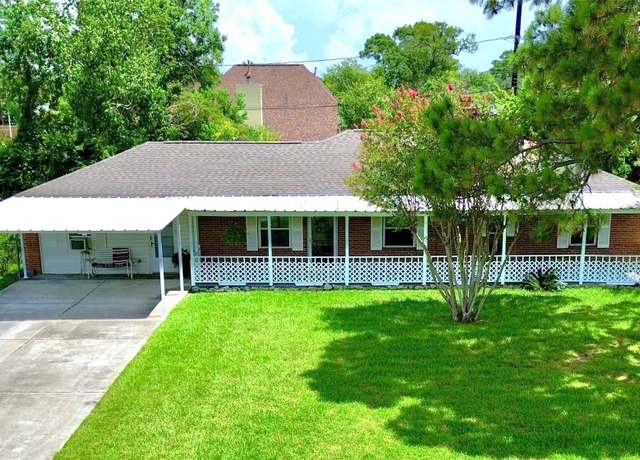 Property at 615 S Nugent St, La Porte, TX 77571, 3 beds, 3 baths