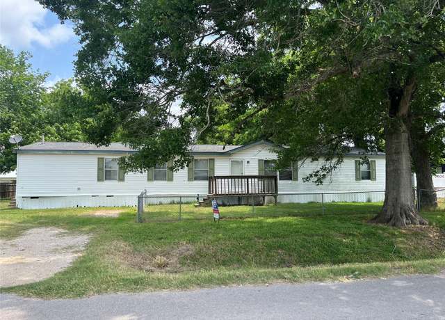 Property at 6210 Railroad St, Wallis, TX 77485, 4 beds, 2 baths