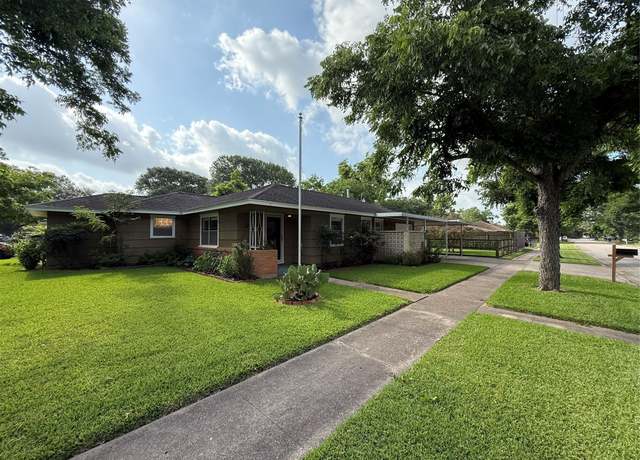 Property at 2016 N Tinsley St, Angleton, TX 77515, 4 beds, 2 baths