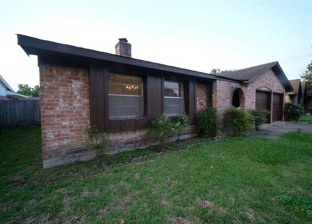 Property at 12314 Bexley Dr, Houston, TX 77099, 3 beds, 2 baths