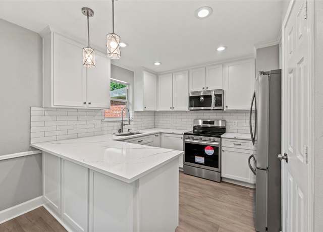 Property at 3031 Jenny Dr, Sugar Land, TX 77479, 3 beds, 2 baths