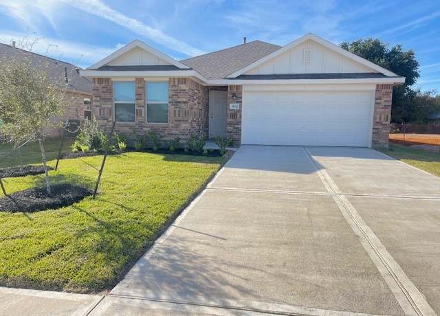 Property at 1802 Champions Dr, Navasota, TX 77868, 4 beds, 2 baths