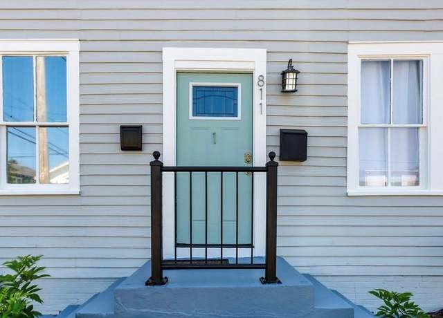 Property at 811 10th St, Galveston, TX 77550, 4 beds, 2 baths