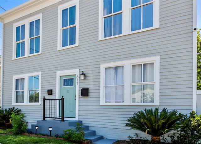 Property at 811 10th St, Galveston, TX 77550, 4 beds, 2 baths