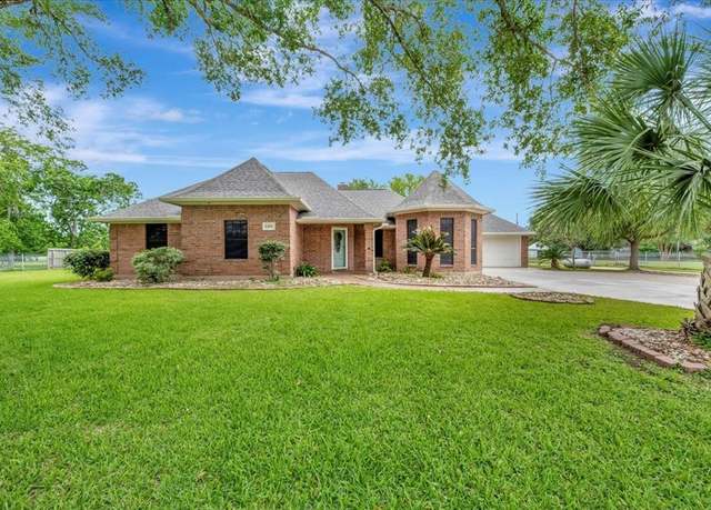 Property at 2201 1/2 Webster St, League City, TX 77573, 4 beds, 2 baths