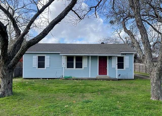 Property at 1205 N East St, Edna, TX 77957, 3 beds, 1 bath