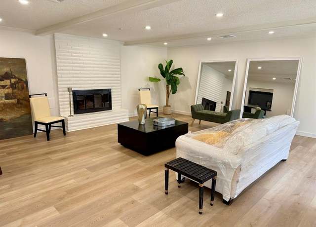 Property at 2806 Fairway Dr, Sugar Land, TX 77478, 3 beds, 2.5 baths