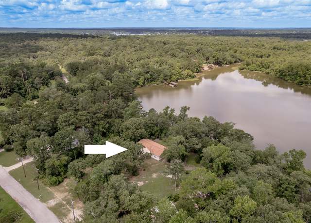 Property at 221 Chestnut Bnd, Huntsville, TX 77320, 4 beds, 2 baths