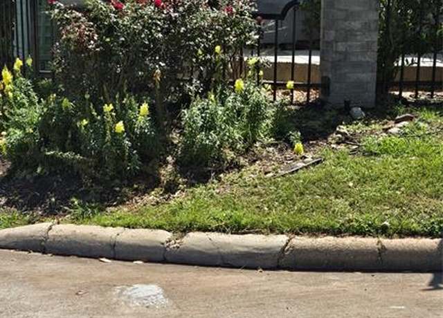 Property at 10755 Braes Bend Dr, Houston, TX 77071, 2 beds, 2 baths