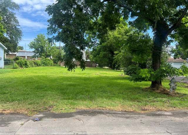 Property at 300 Neal St, Baytown, TX 77520