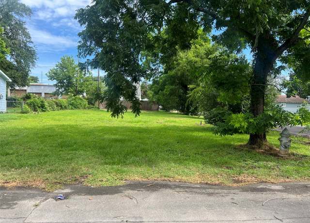 Property at 300 Neal St, Baytown, TX 77520