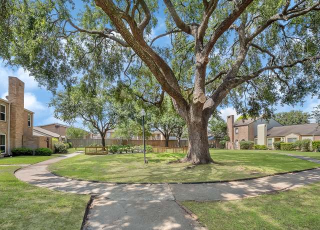 Property at 11812 Southlake Dr, Houston, TX 77077, 3 beds, 2.5 baths
