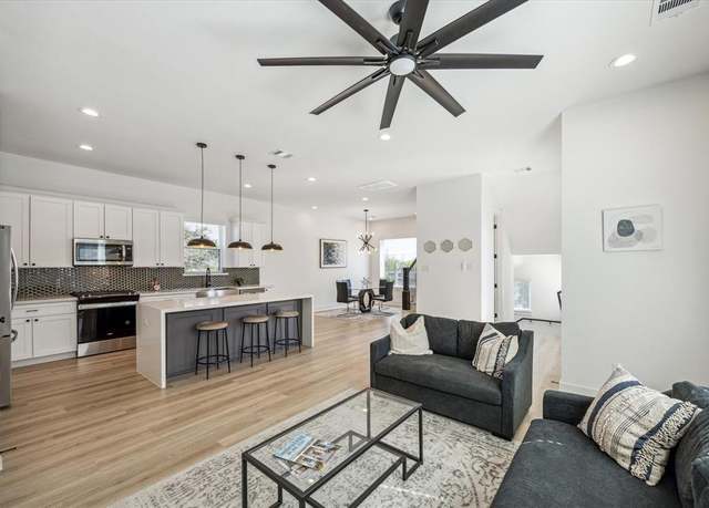 Property at 1717 W 23rd St Unit C, Houston, TX 77008, 3 beds, 3.5 baths