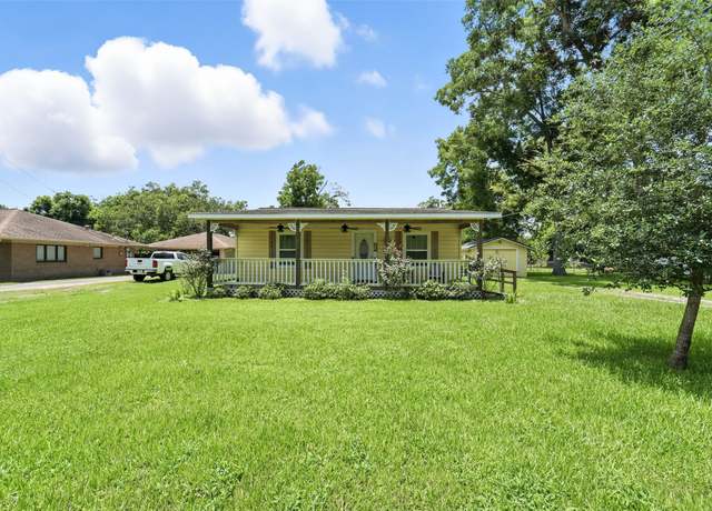 Property at 414 Bell St, West Columbia, TX 77486, 2 beds, 1 bath
