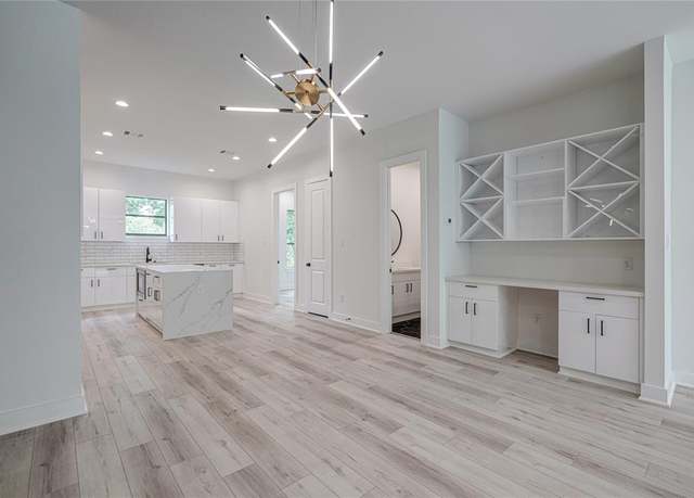 Property at 4553 Creekmont Dr, Houston, TX 77091, 3 beds, 2.5 baths