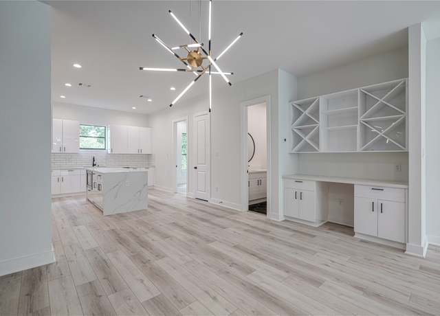 Property at 4553 Creekmont Dr, Houston, TX 77091, 3 beds, 2.5 baths