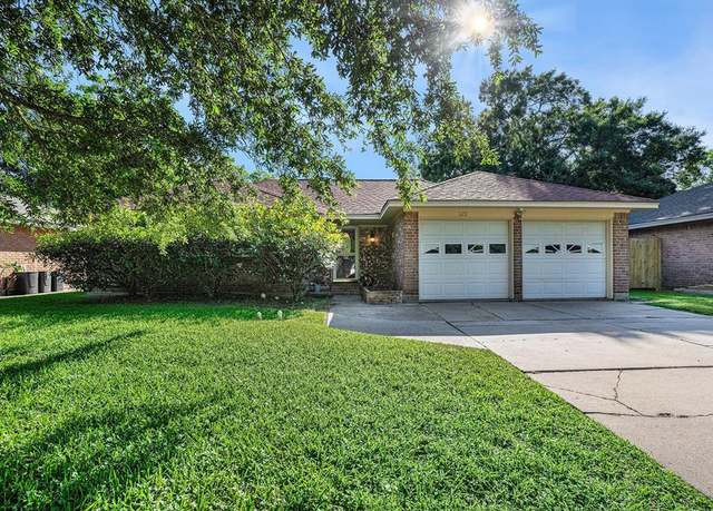 Property at 622 Seminole Dr, Kemah, TX 77565, 4 beds, 3 baths