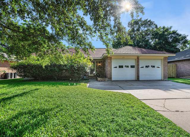 Property at 622 Seminole Dr, Kemah, TX 77565, 4 beds, 3 baths