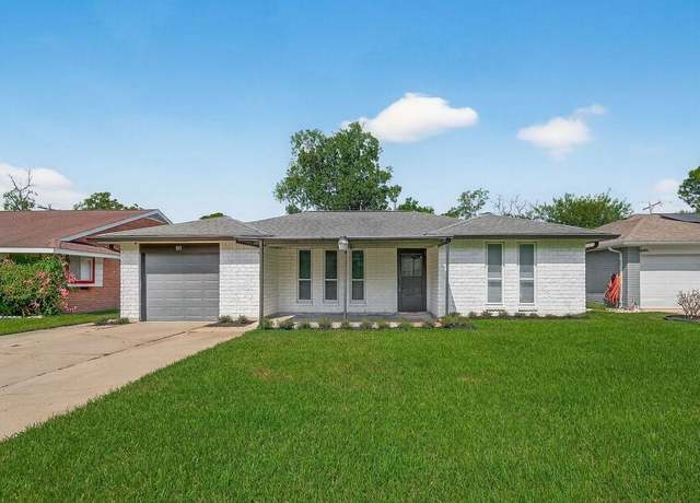 Property at 511 Bellmar Ln, Friendswood, TX 77546, 3 beds, 2 baths