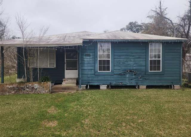 Property at 839 Yaupon St, Clute, TX 77531, 2 beds, 1 bath