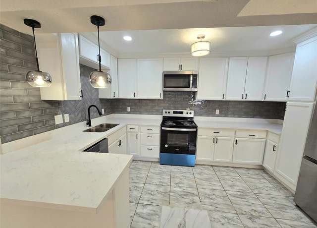 Property at 12325 Ridgeside Dr, Houston, TX 77072, 2 beds, 2.5 baths