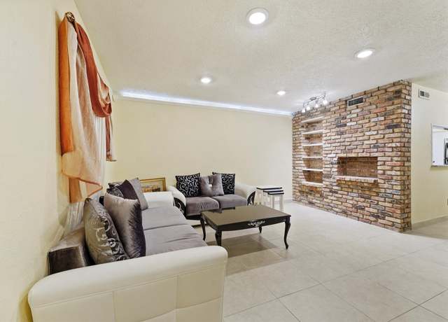 Property at 2503 Mccue Rd #6, Houston, TX 77056, 2 beds, 1.5 baths