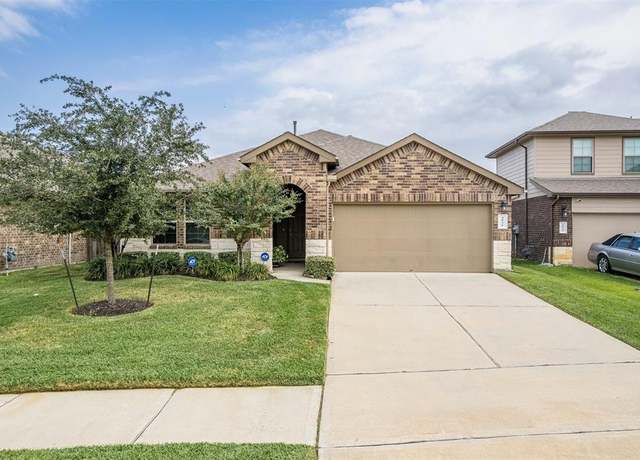 Property at 4030 Country Club Dr, Baytown, TX 77521, 4 beds, 2 baths