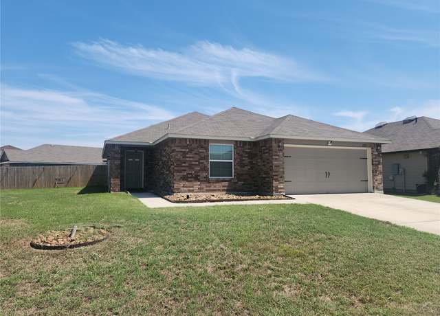 Property at 1325 W Nolte Farms Rd, Seguin, TX 78155, 4 beds, 2 baths