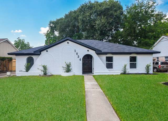 Property at 1034 W Donovan St W, Houston, TX 77091, 3 beds, 3 baths