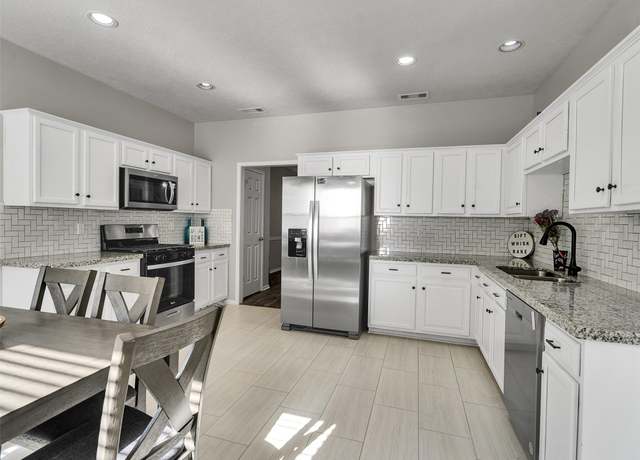 Property at 1271 El Camino Village Dr, Webster, TX 77058, 3 beds, 2.5 baths