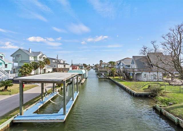 Property at 1112 103rd St, Galveston, TX 77554, 3 beds, 2.5 baths