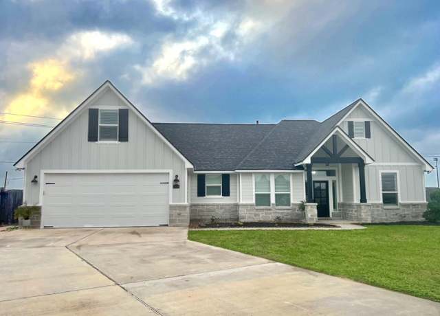 Property at 1508 N Blue Bonnet Ln, Angleton, TX 77515, 4 beds, 2.5 baths