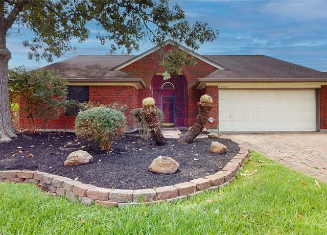 Property at 16002 Constitution Ln, Friendswood, TX 77546, 3 beds, 2 baths