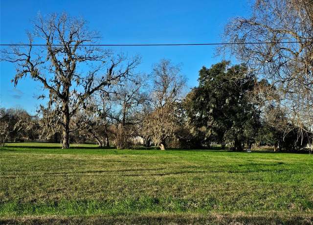 Property at 214/220 Stagecoach Trl, Angleton, TX 77515