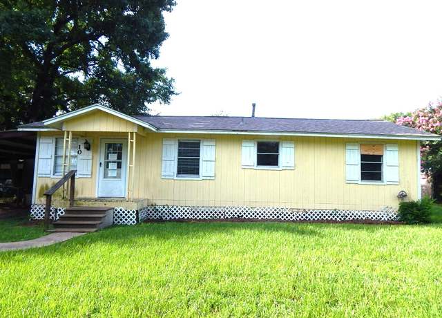 Property at 10 E Watson St, Willis, TX 77378, 3 beds, 1 bath