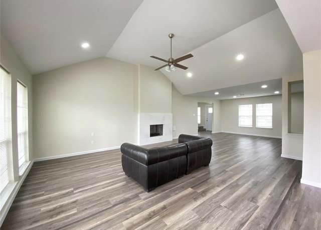 Property at 301 Old Bayou Dr, Dickinson, TX 77539, 3 beds, 2 baths