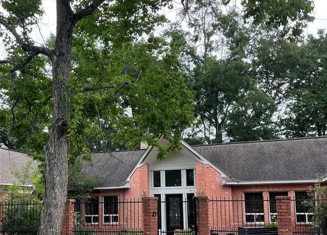 Property at 10611 Crystal Cove Dr, Magnolia, TX 77354, 5 beds, 3.5 baths