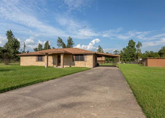 Property at 302 Walnut Cv, Onalaska, TX 77360, 3 beds, 2 baths
