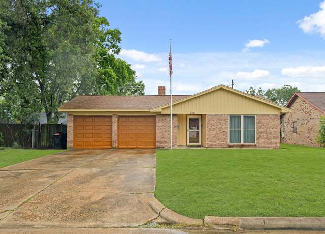 Property at 746 Fawn Dr, Houston, TX 77015, 3 beds, 2 baths