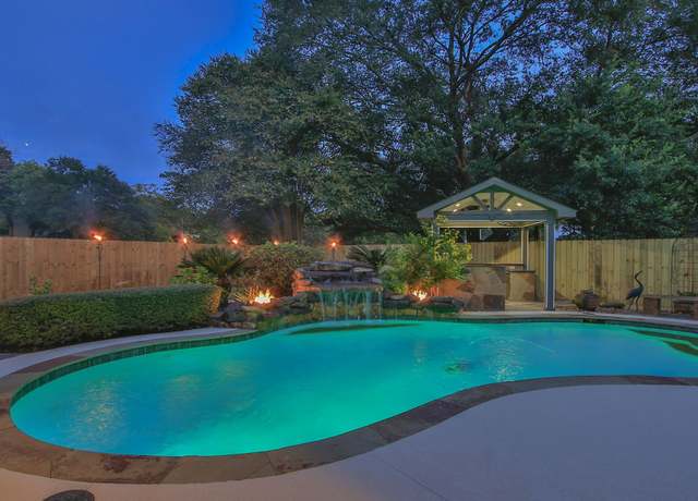 Property at 19506 Merrillwood Dr, Humble, TX 77346, 4 beds, 3.5 baths