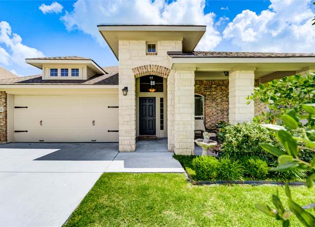 Property at 7411 Masters Dr, Navasota, TX 77868, 3 beds, 2 baths